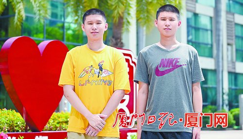 有北大清华、有人大厦大 学霸“多胞胎”的通知书到了
